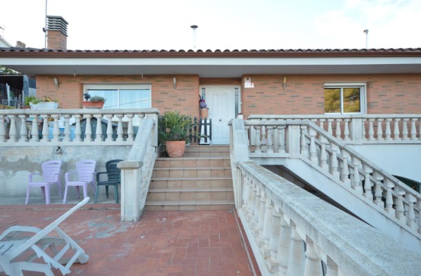 Patio con acceso a la vivienda