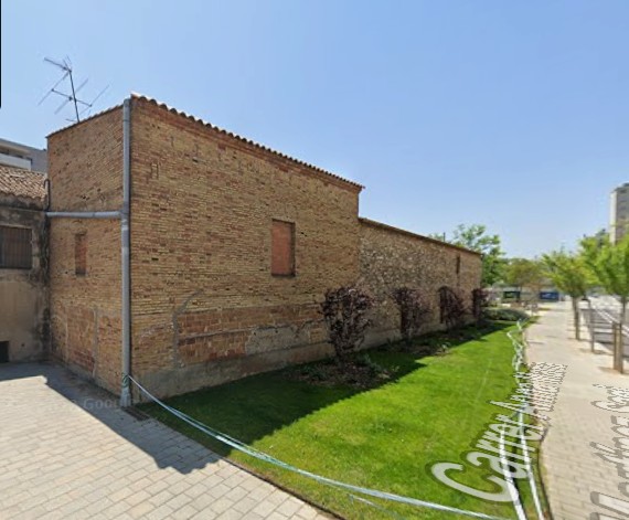 Fachada de piedra de la masía